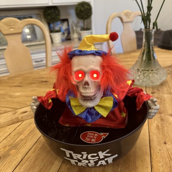 Skeleton Clown Animated Talking Moving Halloween Creepy Trick r Treat Candy Bowl - Picture 11 of 12